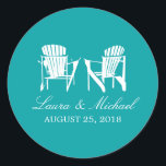 Sticker Rond Chaises Adirondack | MARIAGE<br><div class="desc">DE THE ADIRONDACK MARIAGE COLLECTION : Cet autocollant doit être utilisé pour votre table de buffet de bonbons mariages pour ballotins, ou sacs, sacs de marchandises voyageurs et bien plus encore! Deux chaises blanches Adirondack avec un Océan Turquoise / Turquoise couleur arrière - plan parfait pour n'importe quel bord de...</div>