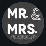 Sticker Rond Chalkboard Chalk M. Mme la Mariage Fiançailles Fav<br><div class="desc">Customisez avec tout texte. Correspondance d'objets dans mon magasin.</div>