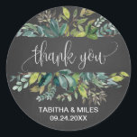 Sticker Rond Chalkboard Foliage Merci Mariage Favoriser<br><div class="desc">Ces autocollants de service de mariage sont parfaits pour un mariage rustique. Le design est composé d'un cadre de feuilles verts et de plantes botaniques verdoyantes sur un arrière - plan en damier gris fusain. Personnalisez les étiquettes autocollants avec vos noms, l'événement (le cas échéant) et la date. Ces autocollants...</div>