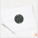 Sticker Rond Chalkboard Leaf Wedding Favoriser<br><div class="desc">Ces autocollants de remerciement sont parfaits pour tout couple qui planifie une célébration mariage moderne branchée. Le design se compose d'un élégant arrière - plan en damier avec des feuilles feuillus chic dessinés à la main dans les tons bleu et vert. Le design simple peut être personnalisé pour convenir à...</div>