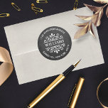 Sticker Rond Chalkboard Orneleurs Fils Personnalisés Adresse de<br><div class="desc">Ajoutez facilement votre adresse de retour en utilisant ces autocollants simples mais très tendance. Ce design unique comprend votre nom et votre adresse à l'intérieur d'un autocollant en forme de cercle avec un design tendance orné.</div>