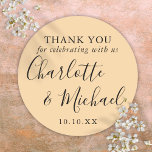 Sticker Rond Champagne Signature Mariage Faveur Merci<br><div class="desc">Champagne signature mariage faveur merci sticker rond classique avec des noms de style signature. Personnalisez avec vos informations de remerciement spéciales en typographie chic. Conçu par Thisisnotme©</div>