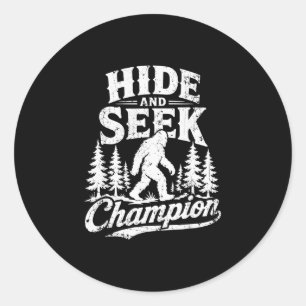 Sticker Rond Champion de cache-cache bigfoot sasquatch vintage