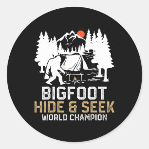 Sticker Rond Champion du Monde de Cache-Cache de Bigfoot Drôle
