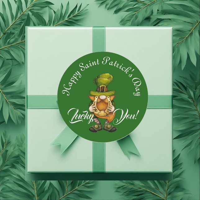 Sticker Rond Chanceux vous Gnome vert Joyeux Saint-Patrick  (Lucky You Gnome Green Happy Saint Patrick's Day Classic Round Sticker)