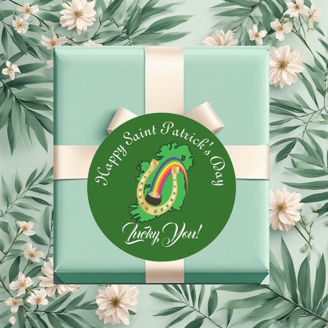 Sticker Rond Chanceux vous Irlande Saint-Patrick Pot d'or (Lucky You Ireland Saint Patrick's Day Pot Of Gold Classic Round Sticker)