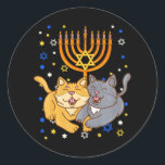 Sticker Rond Chanukah Juif Menorah Kitten Chat drôle Hanoukka<br><div class="desc">Chanukah Juif Menorah Kitten Chat drôle Hanoukka</div>