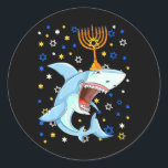 Sticker Rond Chanukah Juif Menorah Requin drôle Hanoukka<br><div class="desc">Chanukah Juif Menorah Requin drôle Hanoukka</div>