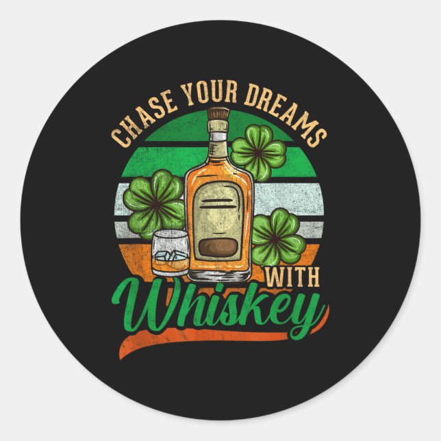 Sticker Rond Chase Your Dreams With Whiskey I Funny St. Patrick (Devant)