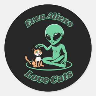 Sticker Rond Chat avec un Alien. Amitié adorable. Meilleurs ami
