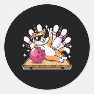 Sticker Rond Chat Cute Avec Chat Sungles Jouant Au Bowling Pour