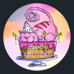 Sticker Rond Chat drôle Joyeux gâteau d'anniversaire et bougies<br><div class="desc">Illustration amusante d'un chat d'anniversaire. Ces autocollants sont parfaits pour les lettres, les emballages, les sacs cadeaux et plus encore et sont sûrs d'égayer la journée du destinataire. J'espère que ça vous rend heureux. . c'est mon but et ma passion! ⭐ Vous pouvez être créatif et customiser tous mes designs...</div>