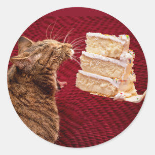 Sticker Rond Chat drôle Manger un gros morceau de gâteau