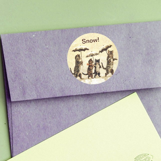 Sticker Rond Chats vintages Parapluies Neige (Four striped cats walking upright with umbrellas in snow on yellow round stickers.)