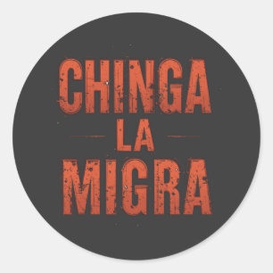 Sticker Rond Chemise Chinga La Migra – Protestation Audacieuse 
