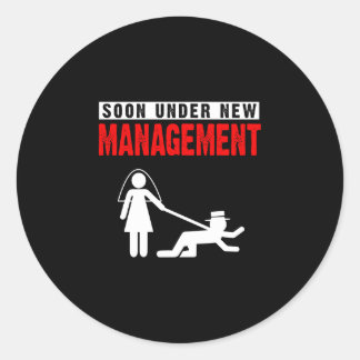 Sticker Rond Chemise de marié homme sous la direction d'un nouv