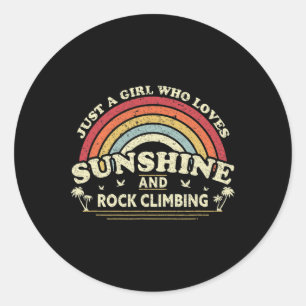 Sticker Rond Chemise d'escalade. Une fille qui aime le soleil e