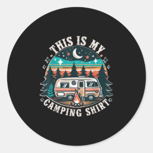 Sticker Rond Chemise drôle de campeur randonnée nature C'est ma