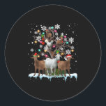 Sticker Rond Chèvre de Noël sur arbre Père Noël Chèvre Lover<br><div class="desc">Chèvre de Noël sur arbre Père Noël Chèvre Lover</div>