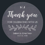 Sticker Rond Chic Chic Chalkboard Monogramme Merci Mariage Fave<br><div class="desc">Chic Chic Chalkboard Monogram Merci Favor Sticker</div>