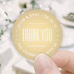 Sticker Rond Chic Déco Typographie Merci Faux Gold Foil<br><div class="desc">Ajoutez une touche élégante aux cartes de remerciement mariages et aux faveurs de réception avec autocollants ronds customisés / scellés d'enveloppe. Tout le libellé de ce modèle est simple à personnaliser pour une douche nuptiale, anniversaire, renouvellement de voeux ou autre occasion. Le texte d'un cercle peut être changé en nom...</div>