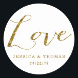 Sticker Rond Chic Faux Gold Foil Custom Wedding Love Modèle<br><div class="desc">Célébrez en style avec ces stickers élégants et très tendance pour mariage. Ajoutez facilement vos propres noms et votre date de mariage au modèle afin de créer les mariages parfaits pour vos invités. Les éléments mariages correspondants se trouvent dans la collection.</div>