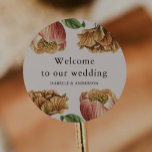 Sticker Rond Chic Rustic Floral Mariage Bienvenue<br><div class="desc">L'autocollant chic à mariage floral rustique de bienvenue présente de jolies fleurs vintages avec vos noms personnalisés. Magasinez cette belle collection de mariages pour coordonner les invitations de mariage et les accessoires d'expédition.</div>
