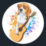 Sticker Rond Chien beagle portant des lunettes de soleil Jouant<br><div class="desc">Chien beagle Portant des lunettes de soleil Jouant Acoustique Guitare Cool Musicien Guitariste Design familial Cadeau Classic Sticker rond Collection classique.</div>