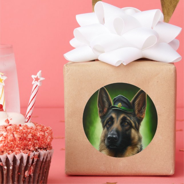 Sticker Rond Chien berger allemand en tenue de jour St. Patrick (Fête)