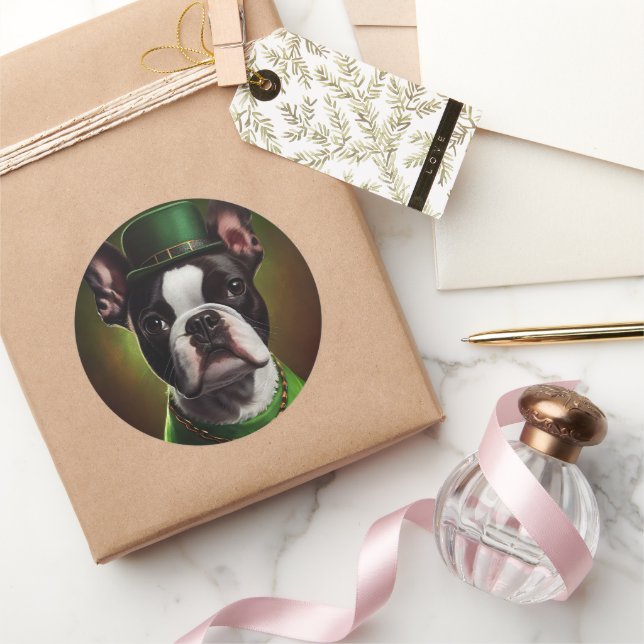 Sticker Rond Chien Boston Terrier en robe de la Saint-Patrick (Cadeaux)