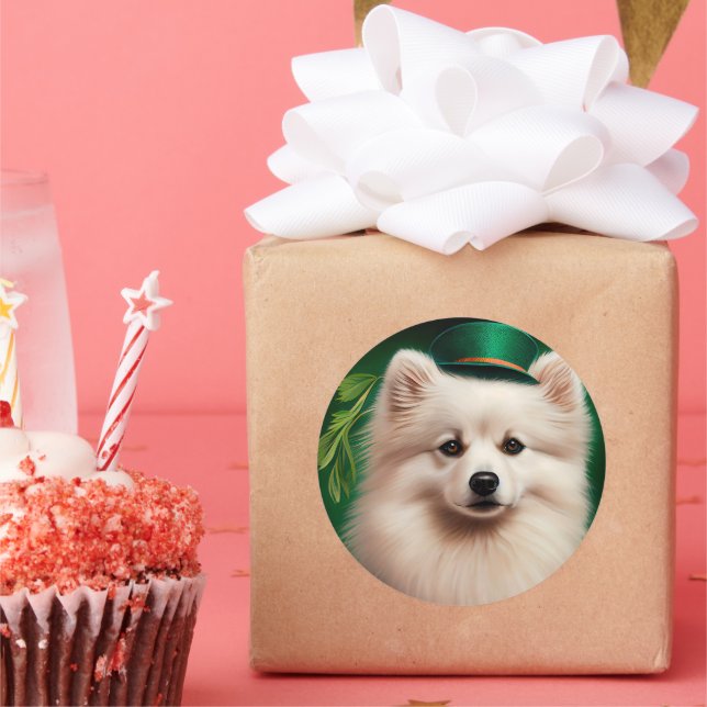 Sticker Rond Chien Eskimo américain en Robe du Jour de la Saint (Fête)