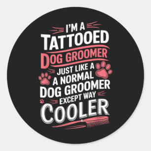 Sticker Rond Chien Groomer Tattooé Chien Grooming Pour Femmes J