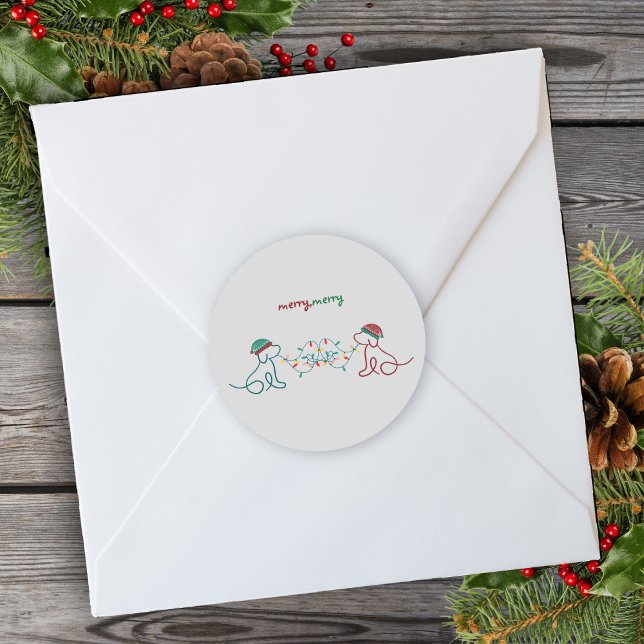 Sticker Rond Chiens jouant avec la fête de Noël (Dress up your packages, presents and envelopes with festive holiday stickers! Merry Merry Christmas!)