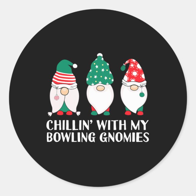 Sticker Rond Chilling Avec Mon Bowling Gnomies PJ Fun Gnome Pun (Devant)
