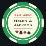Sticker Rond Chip de poker vert et blanc<br><div class="desc">Se marier à Las Vegas ou dans une autre ville de casino amusante ? Ces autocollants vert et blanc brillant ajouteraient parfaitement à un ballotin, une enveloppe, un buffet de bonbons et plus encore. Personnalisez votre design avec vos noms en noir dans le centre, et une date mariage, merci, etc....</div>