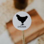 Sticker Rond Choix de repas Mariage de poulet<br><div class="desc">Ces autocollants de choix de repas de poulet mariage sont parfaits pour un mariage rustique. La conception comporte une icône de poulet avec le nom du plat indiqué ci-dessous (facultatif). Cochez-les sur le devant ou le dos de vos invités, placez des cartes pour qu'ils soient servis le bon repas à...</div>