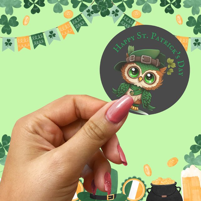 Sticker Rond Chouette verte de la Saint-Patrick (St. Patrick's Day Green Owl Classic Round Sticke)