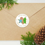 Sticker Rond Christmas Cute Cookies Whimsical Return Adresse<br><div class="desc">Ce design mignon et fantaisiste comprend des cookies de Noël, des étiquettes d'adresse de retour fantaisie, des cookies simples et mignons, un texte de cercle simple minimaliste, des pâtisseries de boulangerie, un emballage simple et amusant, des arrosages de gel, des biscuits de vacances, un coupe-biscuits fantaisie, un autocollant d'adresse de...</div>