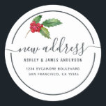 Sticker Rond Christmas Holly Berries Nous avons déménagé une no<br><div class="desc">Nous avons bougé ! Étiquettes d'adresse de retour de Noël mobile : faites connaître votre nouvelle adresse à vos amis et à votre famille avec ces étiquettes d'adresse de retour chic, moderne et simple avec une touche élégante de sainte et de baies aquarelle. Ajoutez simplement vos noms et votre adresse...</div>