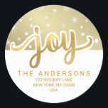 Sticker Rond Christmas Joy Gold manuscrit Adresse de retour<br><div class="desc">Texte manuscrit moderne avec des étoiles et des lettres enneigées pour des étiquettes autocollants d'adresse de retour personnalisés pour les cadeaux de vacances et les cartes de voeux.</div>