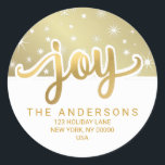 Sticker Rond Christmas Joy Gold manuscrit Adresse de retour<br><div class="desc">Texte manuscrit moderne avec des étoiles et des lettres enneigées pour des étiquettes autocollants d'adresse de retour personnalisés pour les cadeaux de vacances et les cartes de voeux.</div>