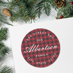Sticker Rond Christmas Red Buffalo Check Family Return Adresse<br><div class="desc">Étiquettes/autocollants d'adresses circulaires personnalisées avec typographie de style vintage classique sur plaid de buffle rouge de Noël. Parfait pour décorer des enveloppes de vacances,  do-it-yourself cadeaux,  et plus !</div>