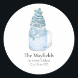 Sticker Rond Christmas Snowflake Blue Milshake Adresse<br><div class="desc">Illustration du milk-shake bleu dans une bocale de mason recouverte de crème fouettée,  de sauterelles de flocon et de biscuit de Noël.</div>