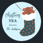 Sticker Rond Christmas Tea Holly's Boots Chat Party cadeau<br><div class="desc">La saison des fêtes et celle des cadeaux approchent. Les invitations de vacances avec des illustrations de bottes de Noël créeront une ambiance festive pour les enfants et les adultes. Voir d'autres produits similaires de OliaArtPositiv</div>