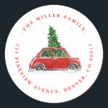 Sticker Rond Christmas Tree and Little Red Car Holiday Adresse<br><div class="desc">Envoyez vos cartes de fin de année avec un peu d'amour cette année avec cette jolie voiture rouge portant l'aquarelle de Noël de l'arbre d'eau autocollant / sceau avec adresse.</div>