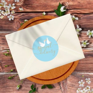 Sticker Rond Cigogne de livraison spéciale et bébé bleu