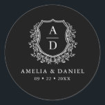 Sticker Rond Cimier noir blanc moderne Monogramme Mariage<br><div class="desc">Ajoutez une touche intemporelle et élégante à votre mariage avec l'autocollant rond Monogram Mariage Classic Black White Crest. Doté d'un arrière - plan noir élégant, d'un design raffiné de crête blanche et d'un monogramme personnalisé, cet autocollant est parfait pour améliorer vos invitations de mariage, faveurs ou papeterie. Son design minimaliste...</div>