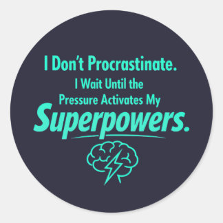 Sticker Rond Citation drôle sur la procrastination TDAH - Neuro