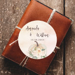 Sticker Rond Citrouille crème fleurs mariage de automne<br><div class="desc">Un arrière - plan doré rose,  rose vif et dégradé. Décoré d'un citrouille crème et de fleurs. Personnalisez et ajoutez vos noms et la date du mariage.</div>