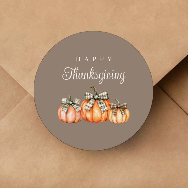 Sticker Rond Citrouilles à arc rustique Joyeux Thanksgiving (Rustic Bow Pumpkins Happy Thanksgiving Classic Round Sticker)